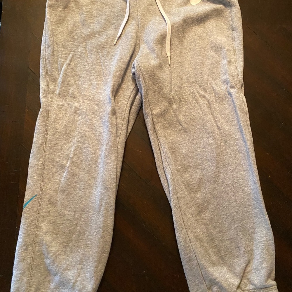 Crop Nike sweatpants